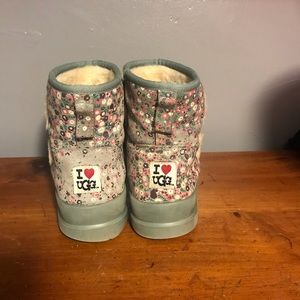 Flowery fur uggs